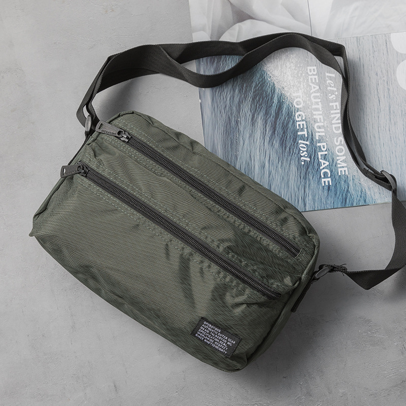 Travel Accessories In Japan - Minimalistische Umhängetasche für Herren, japanisch inspirierte