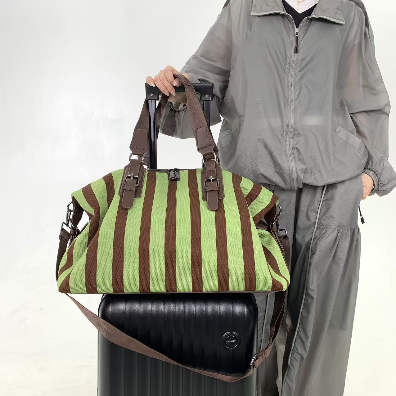 Modische gestreifte Damenhandt – Travel Accessories Logo Bewertung und Preis
